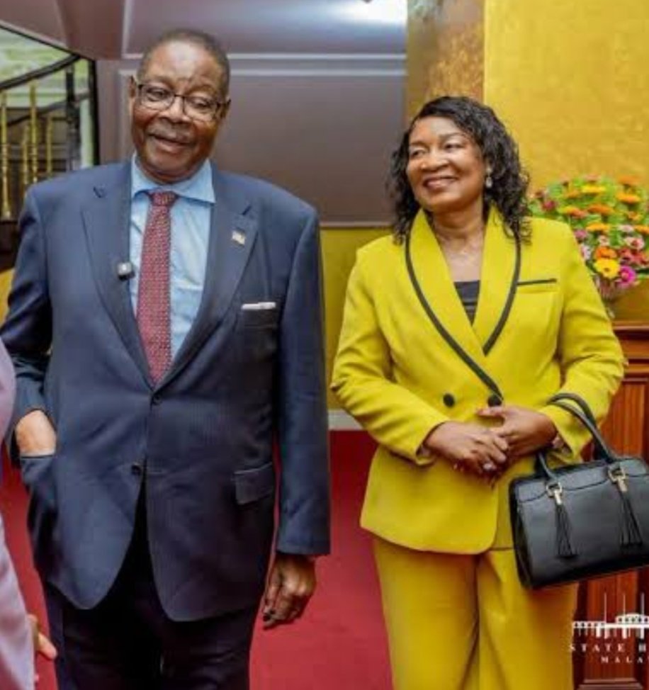 ISephara's tweet photo. Meet Arthur Peter Mathurika, the Malawian President. He came into South Africa three weeks ago with his wife. They stayed most of their time indoors at 5 star hotels, getting full body massages, ordering whiskey, and italian dishes daily. 
Several times, they went shopping for clothes and jewelry in Sandton.

Never once did they go to the Malawian Embassy offices.
Never once did they visit any Malawians undergoing repatriation in Gauteng or KZN.
Never once did he even send Malawians any food or water.

These are the kind of African leaders that must be held accountable. They are leeches, they are failures. They abuse power. They hate their own people, but expect the rest of Africa to love them 💔