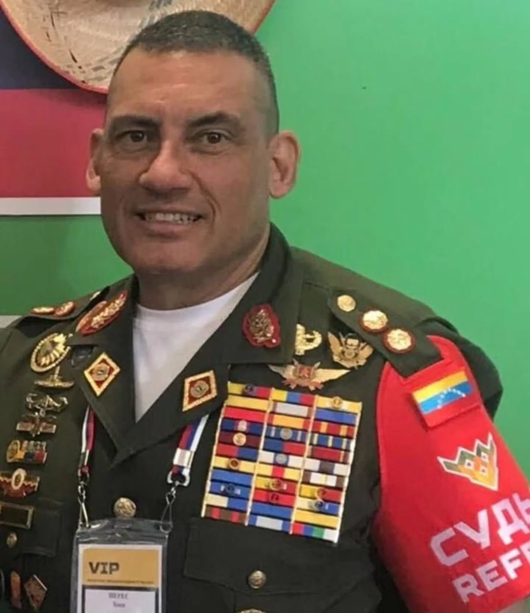 cristiancrespoj's tweet photo. ‼️Este esbirro del régimen de Delcy Rodríguez general José Gregorio Pérez Malave fue el que mandó a capturar a los traductores que colaboran con los rescatistas norteamericanos y dio la orden a los colectivos que todos los que colaboren con la 45 misiones los capturen vivos o muertos.

#Venezuela #TerremotoVE
