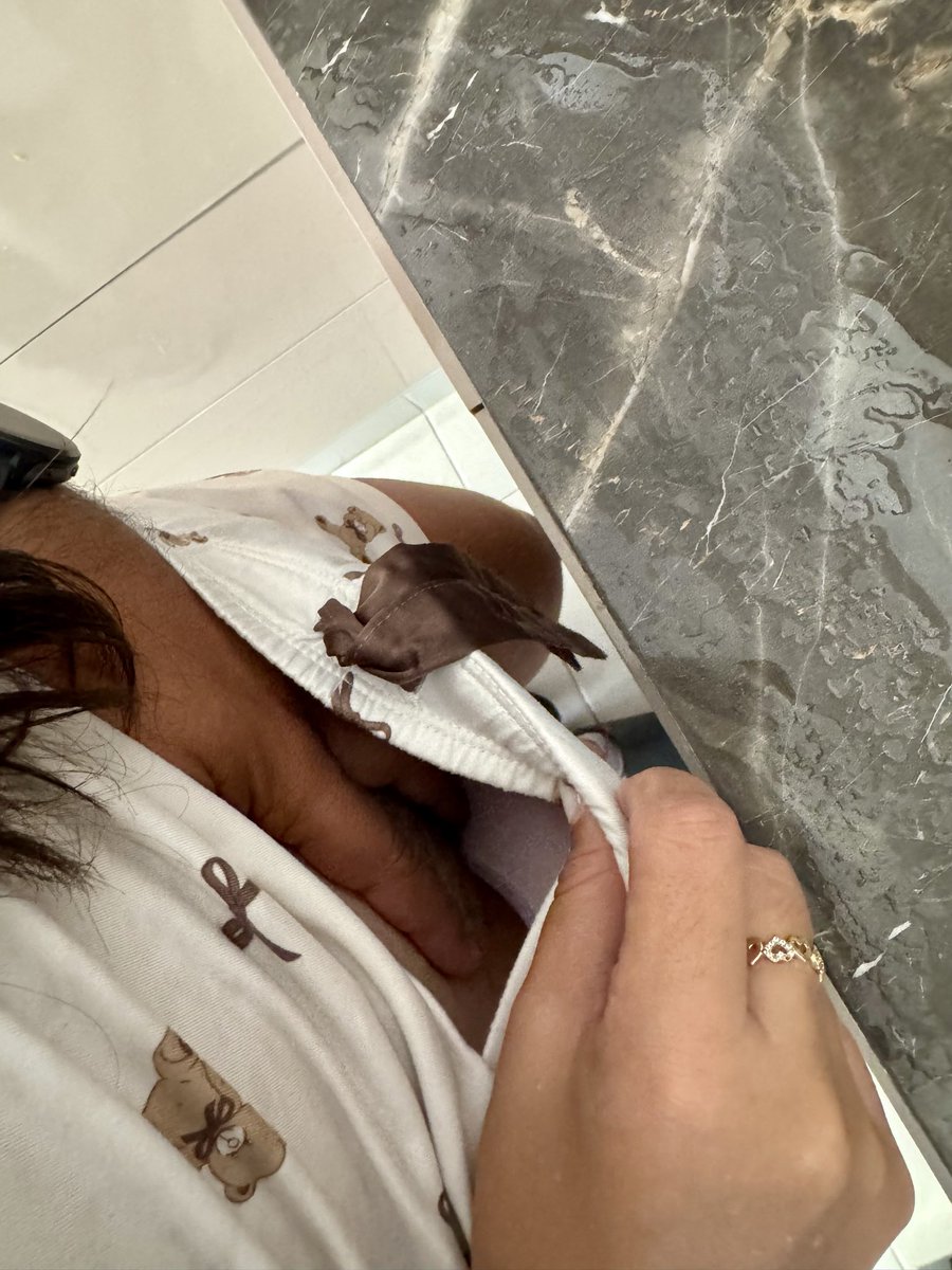 espocuc26's tweet photo. Antes de salir a trabajar😈😍📸
#mamáculona 
#hotwife
#MiercolesDeMorboYProvocación
#miercolesdeenseñarlasnalgas https://t.co/t95pzglEJn