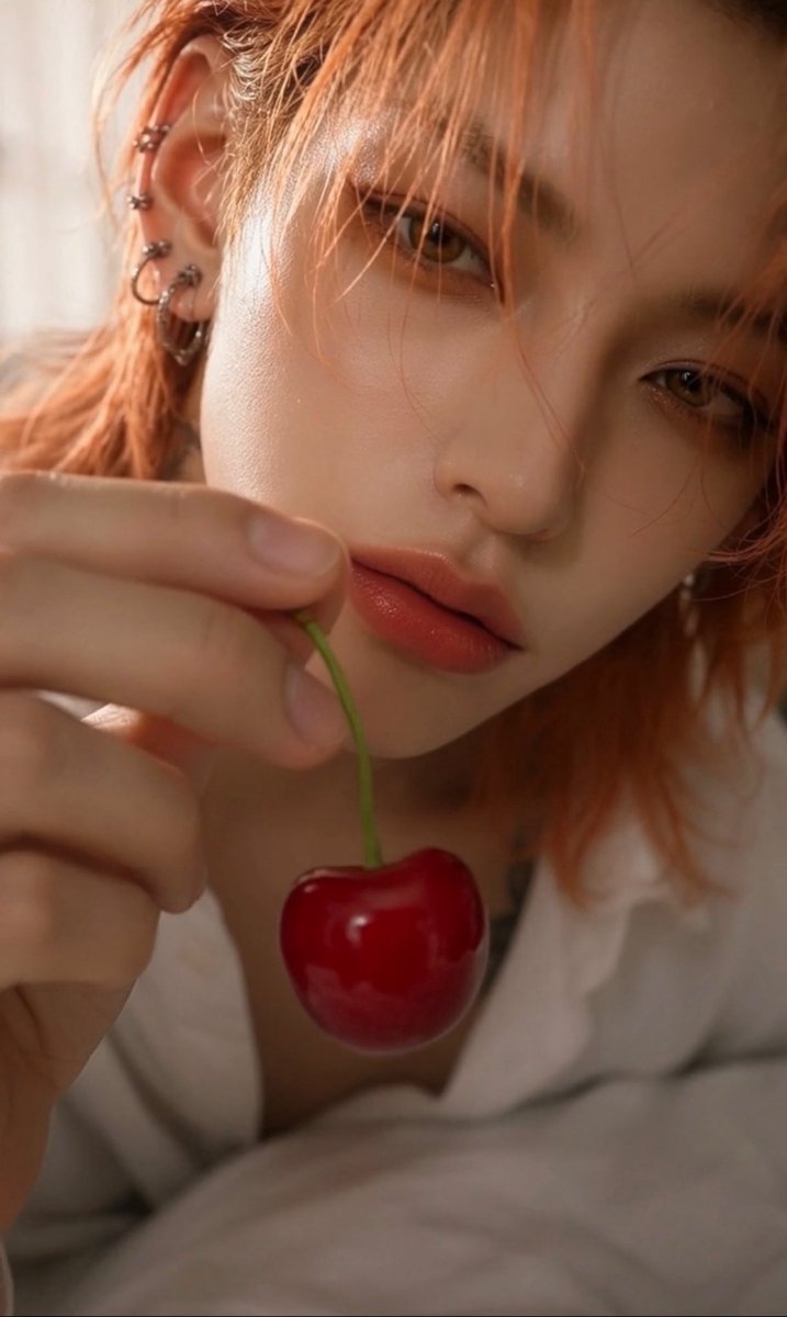 Pussy_Angie's tweet photo. おいも食べさせたいから桃ちゃんに便乗〜🍒🧡
「あーん」
#AKNX https://t.co/QjfQmh95kS