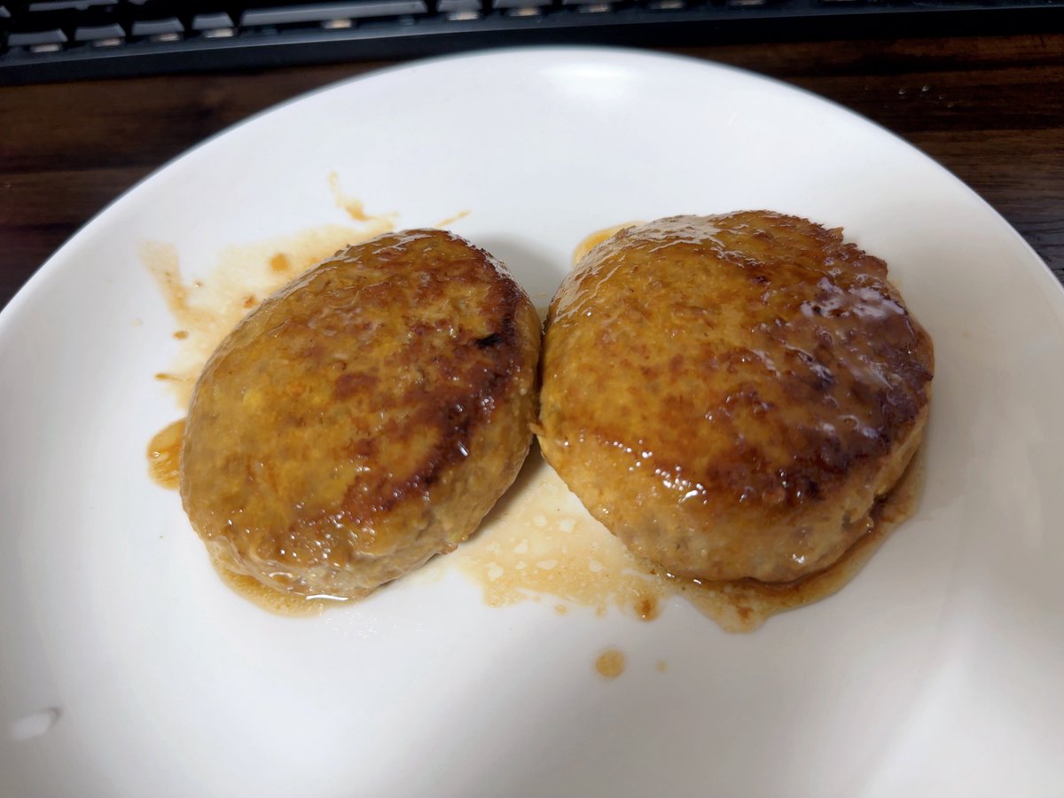 Sikomerun's tweet photo. 豆腐ハンバーグつくね風作った
豆腐ハンバーグだから軽いけど美味かった！
満足感はやっぱ肉100%には劣るよねぇ(´・~・｀) https://t.co/TCHvVFbr68