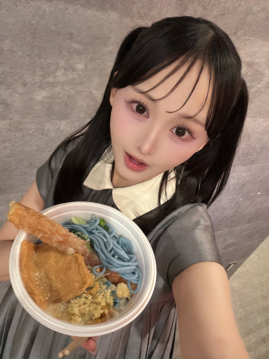 FUKUAKARI_STU48's tweet photo. 池ちゃんおすすめの青いうどん🍜
新発見でしたー！
差し入れありがとうございました✨️

#STU48 #せとうちおみやげグランプリ https://t.co/Ih9fl3QG44