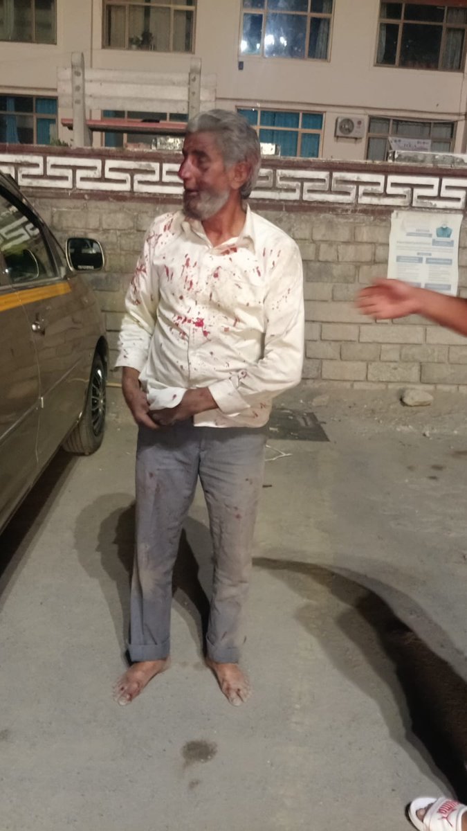 listendawood's tweet photo. @lg_ladakh The incident that look place last night at the leh Bus stand has deeply shaken all of us kasmiri drivers . When a group of unidentified miscreants attacked, brutally assaulted our elderly driver. We trust that the  adminstration will treat this matter with urgency 🙏 https://t.co/cet48OHp4V