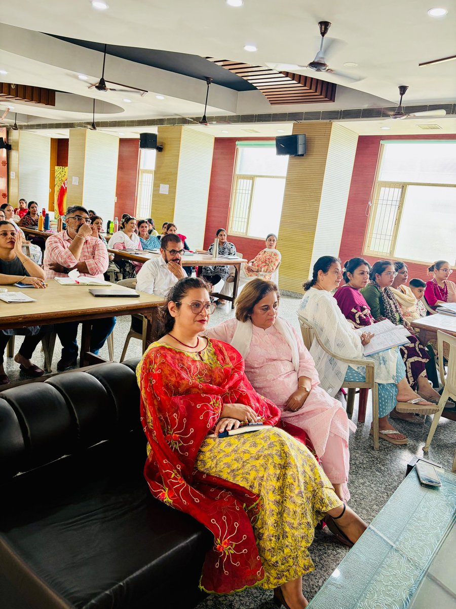 Shivashikshasa3's tweet photo. #Shivians #InterdisciplinaryLearning #ArtIntegratedLearning #InnovativeLessonPlanning #TeacherEmpowerment #ExperientialLearning https://t.co/tuwxRGhxFJ