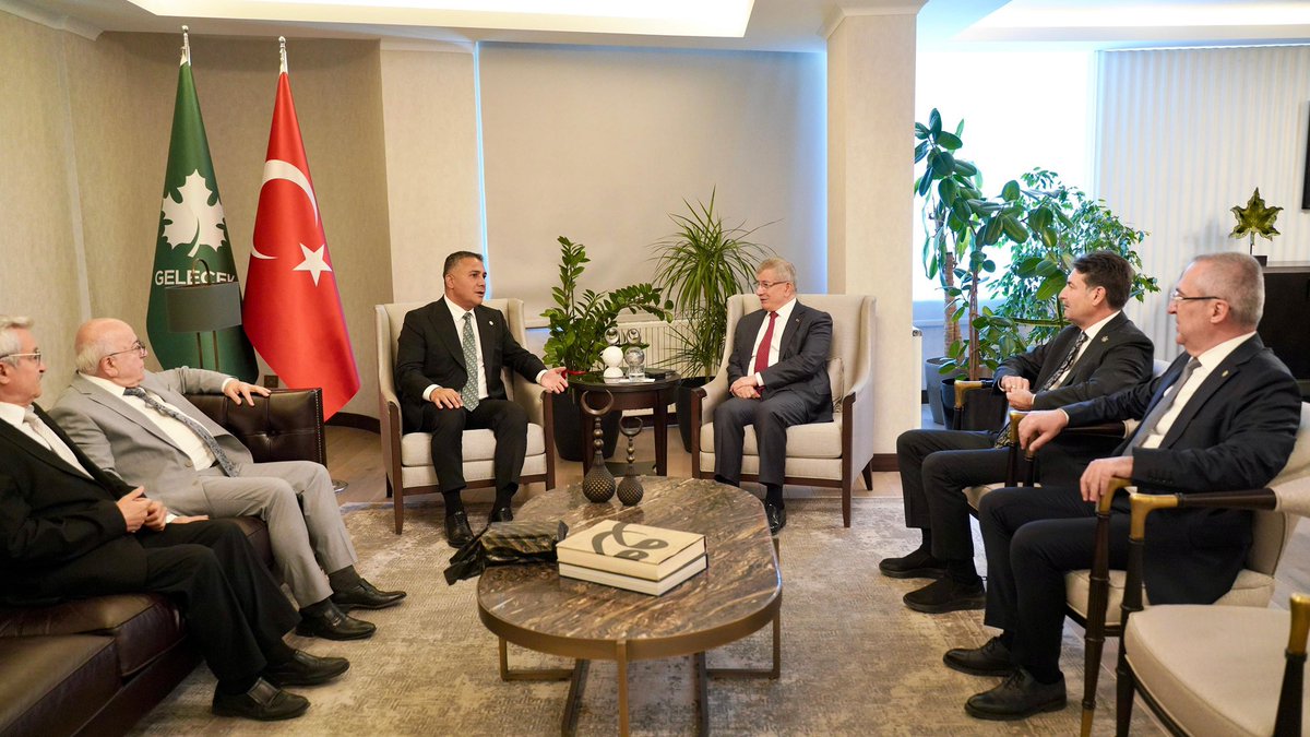 GelecekPartiTR's tweet photo. Genel Başkanımız Sayın Ahmet Davutoğlu ve beraberindeki heyetimiz, Yerli ve Milli Parti Genel Başkanı Sayın Teoman Mutlu ve beraberindeki heyet ile Genel Merkezimizde bir araya geldi.

Nazik ziyaretleri için kendilerine teşekkür ederiz. https://t.co/KNJnFMbXbn