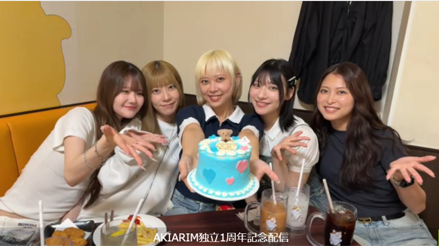 85vdk2's tweet photo. 2026.07.01 Wed. AKIARIM独立一周年記念配信

セルフプロデュースで1周年、本当にすごい。遠征も含めて色々なやりたいことや夢などをどんどん叶え、毎回最高のパフォーマンスを見せてくれるメンバーたちにはリスペクトしかないです。
8/25(火)のCLUB QUATTROワンマンは何としても埋めたいね。
活休まであと5ヶ月。できるだけたくさんの時間を一緒に過ごしたい。よき思い出をOnerを含め、みんなで作っていきたい！