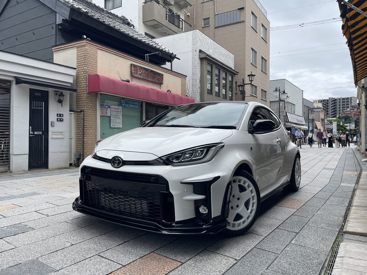 jb31c's tweet photo. GRヤリス買う前の僕「イジらんよ」

GRヤリス買った後の僕「イジっとらんよ」

てな訳で𝐟𝐢𝐟𝐭𝐞𝐞𝐧𝟓𝟐 𝐓𝐮𝐫𝐛𝐨𝐦𝐚𝐜履きました。

そう、僕はケンブロック大好きおじさん。

#fifteen52 https://t.co/PpSK1hhvtB