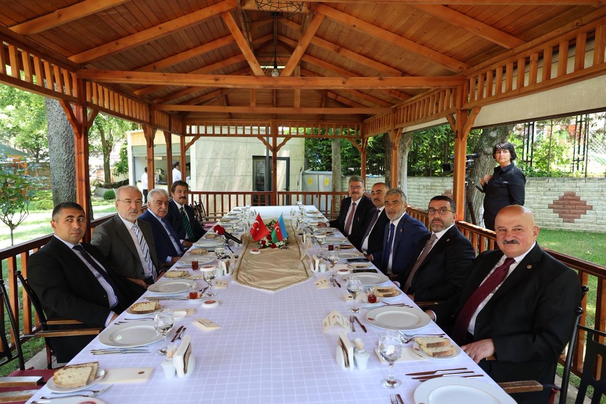 oerdem42's tweet photo. Azerbaycan’ın Türkiye Büyükelçisi Sayın Reşad Memmedov’un beş yıllık görev süresini tamamlaması dolayısıyla, milletvekili arkadaşlarımızla birlikte düzenlenen veda programında bir araya geldik.

Türkiye–Azerbaycan Parlamentolar Arası Dostluk Grubu olarak, Özbekistan’daki yeni görevinde Sayın Büyükelçimize üstün başarılar diliyor; ülkemizde görev yaptığı süre boyunca Türkiye ile Azerbaycan arasındaki sarsılmaz kardeşlik bağlarının daha da güçlenmesine sunduğu değerli katkılar için kendilerine teşekkür ediyoruz.