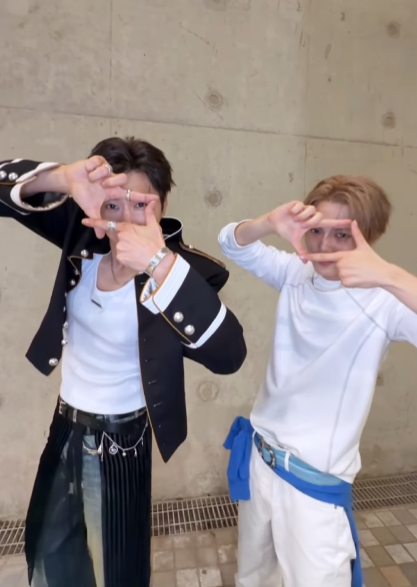 Kkorepo's tweet photo. 「#東方神起」#ユンホ、#ドヨン とハート！…「#TREASURE」の「ZOOM ZOOM」ダンスチャレンジ（動画あり） 
🔗https://t.co/dlkrHQdkWN https://t.co/NwkJXWeTp6