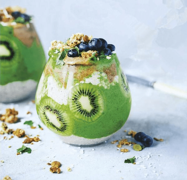 Vishalv64268470's tweet photo. [ Smoothie alert! Blend 1 ripe avocado, 1 cup almond milk, 1 banana u0026 a dash of honey for creamy, nutrient-packed goodness. Ready in 5 mins! #EasyDrinks]， https://t.co/hYoIyTFpbR