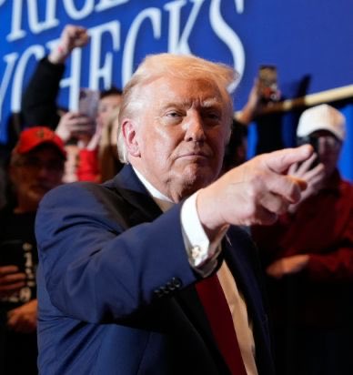 MiaForTrump's tweet photo. 🚨 77% of Americans say Trump is directly responsible for the increased cost of living.

Thumbs up 👍 if you think Trump is responsible for the rising prices crushing American families. https://t.co/NLCbtFmKY3