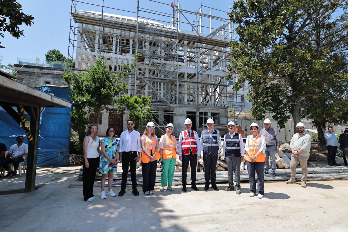 SafakBasa's tweet photo. 🏛️💧 Ecdat yadigârı su yapılarımıza sahip çıkıyor, geleceğe taşıyoruz!

🔎 İBB Başkan Vekilimiz Sayın Nuri Aslan ve İBB Meclis Üyelerimiz ile birlikte, Sarıyer Boyacıköy'de yürüttüğümüz restorasyon çalışmalarını yerinde inceledik.

👷🏻‍♂️ Projemiz kapsamında Boyacıköy Tarihi Su Sarnıcı'nı restore ediyor, aynı alandaki tarihi köşk yapısını da aslına uygun şekilde yeniden inşa ediyoruz.

✨ Yürüttüğümüz titiz çalışmalarla, kadim su medeniyetimizin bu kıymetli mirasını yeniden İstanbul'un kültürel yaşamına kazandıracağız.