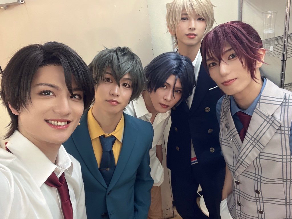 SakaguchiMinamu's tweet photo. 本日のゲスト、Revelの皆様と🍸

#舞台スタマイ #スタマイステ
#スタマイ #スタンドマイヒーローズ https://t.co/erjh1LjKWZ