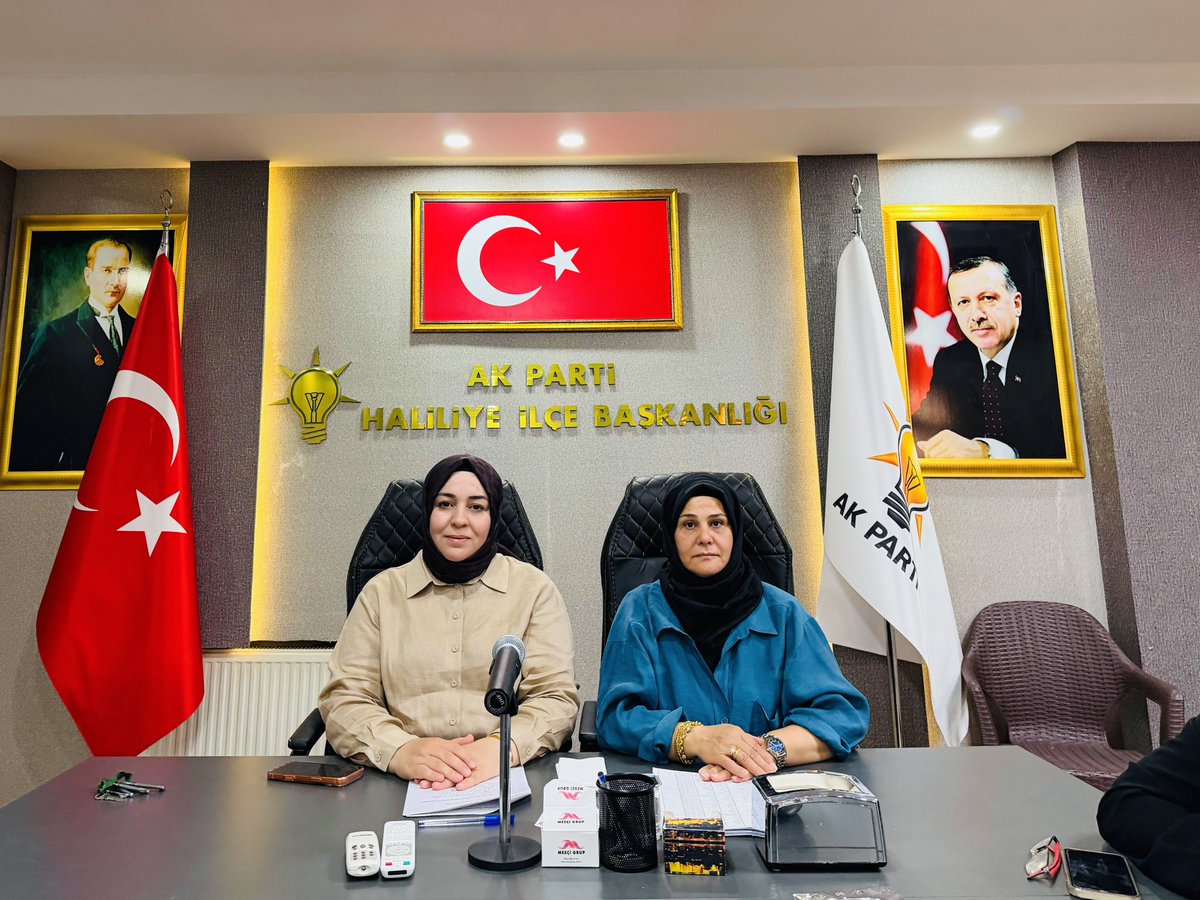 AkHaliliyeKadin's tweet photo. 📍 Haftalık Yönetim Kurulu Toplantımızı Gerçekleştirdik

AK Parti Haliliye İlçe Kadın Kolları Başkanımız Fatma Ocak Başkanlığında, İlçe Koordinatörümüz Hamide Hatun Cünnük’ün katılımlarıyla haftalık Yönetim Kurulu Toplantımızı gerçekleştirdik.

Teşkilat çalışmalarımızı değerlendirerek istişarelerde bulunduk, hedeflerimiz doğrultusunda kararlılıkla yolumuza devam ediyoruz.

 #AKParti #AKKadın #AKKadınHaliliye #Haliliye #Şanlıurfa #TürkiyeYüzyılı #Teşkilat #BirlikBeraberlik

@RTErdogan @abuyukgumus @tugbaisikercan @tulaykaynarca @bybekirbozdag @Akparti @AKKADINGM @milhamigunbegi @ZehraAy063 @mbagmanci63 @fatmaocak0663  @MDOGANSALAR_TR  @Hamidecnnk @akkadinsanlurfa @AkHaliliiye @akgenchaliliyee