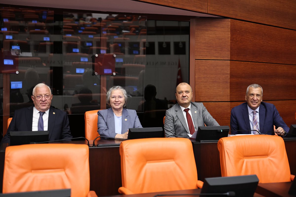 hasanozturkmen's tweet photo. TBMM Genel Kurulu'nda çalışmalarımıza devam ediyoruz.

Yarın 12. Yargı Paketi’nin görüşmelerine geçilecek. 
TBMM tatile girmeden önce bu sorunu ve kademeli emeklilik bekleyen milyonların sorununu çözmeliyiz.

Aynı primi ödeyen vatandaşlar arasında yalnızca işe giriş tarihi nedeniyle oluşan yıllarca süren fark, sosyal güvenlik sistemindeki en büyük adalet sorunlarından biridir. 

Adalet hemen şimdi.