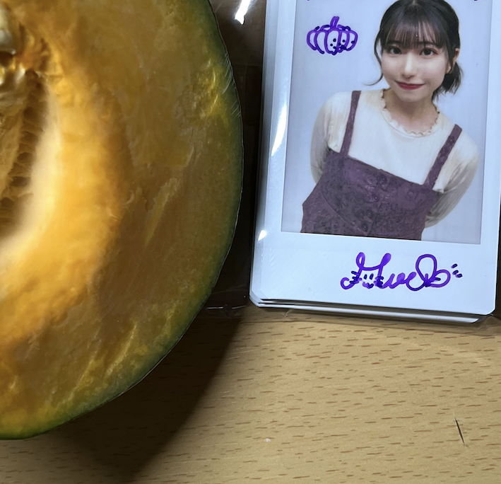 masaysa_mo's tweet photo. #後本萌葉 ちゃんのチェキが届いた😳全部可愛すぎる💚
サイン入りチェキに、カボチャのイラストと、朗読劇見てないと「えー😫」になるメッセージが書いてあった🎃🍄😊💚
のっち、イラストも、メッセージも、最高に可愛い笑顔も全部ありがとう💚
愛情たっぷり受け取ったぜ💚大好きだぜ💚 https://t.co/oizJKbeD19