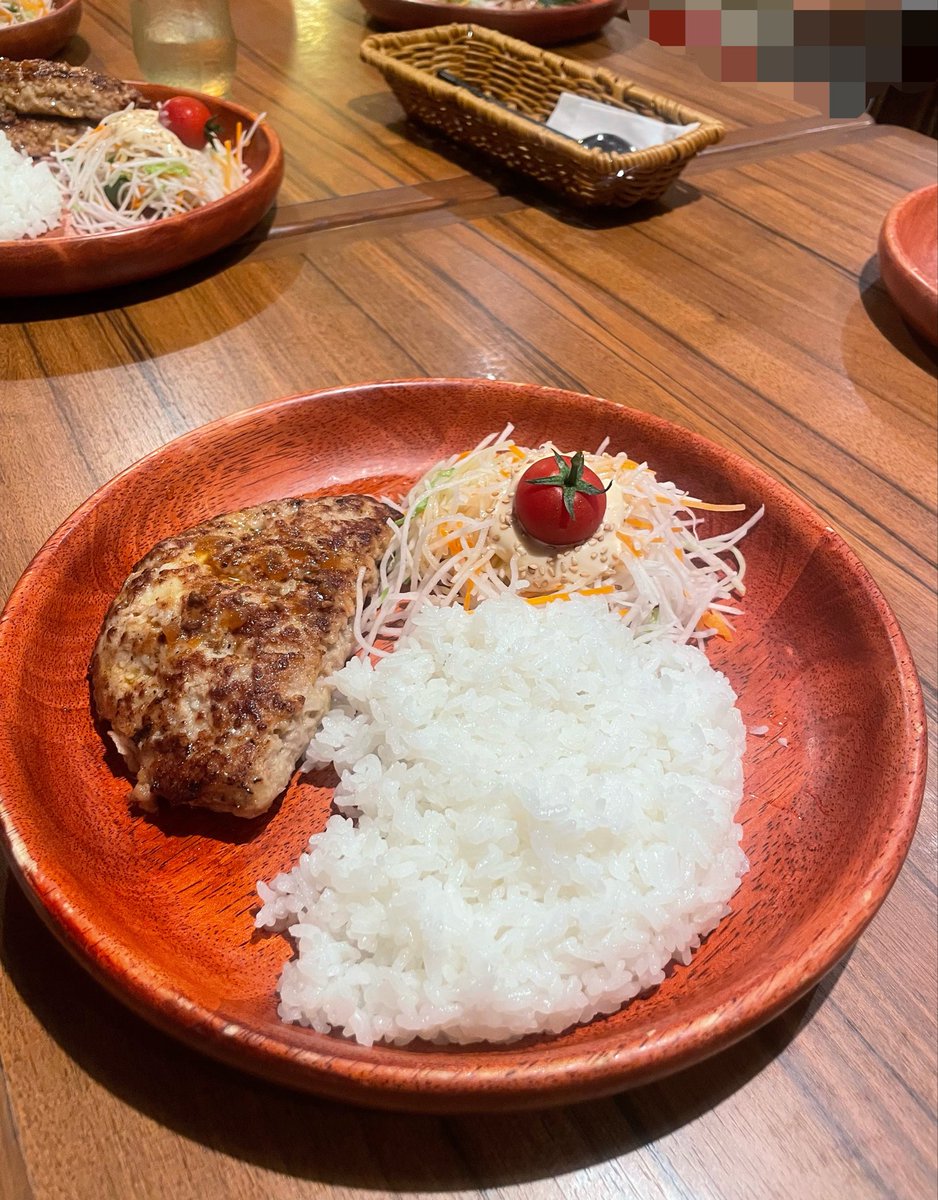 arcus_qu's tweet photo. 本日は交流会でした！
今回は最近改訂された東大の性的指向と性自認の多様性に関する行動ガイドラインについて意見交換を行いました。
新しいメンバーも数人加わってくれて、様々な視点で語り合うことができました。
交流会後にはメンバーとご飯を食べました！美味しかった🤤 https://t.co/CayVtBcjDt