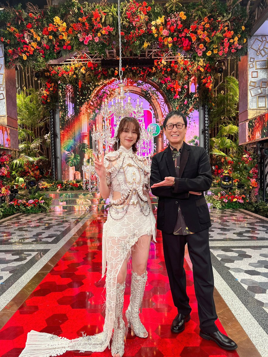 non_dayo_ne's tweet photo. 音楽監督の武部さん、バンドのみなさんと。
「荒野に立つ」でなんと武部さんがピアノを弾いてくださいました。とっても特別な時間でした💐 のん
#FNS歌謡祭夏 https://t.co/0sKefxa38X
