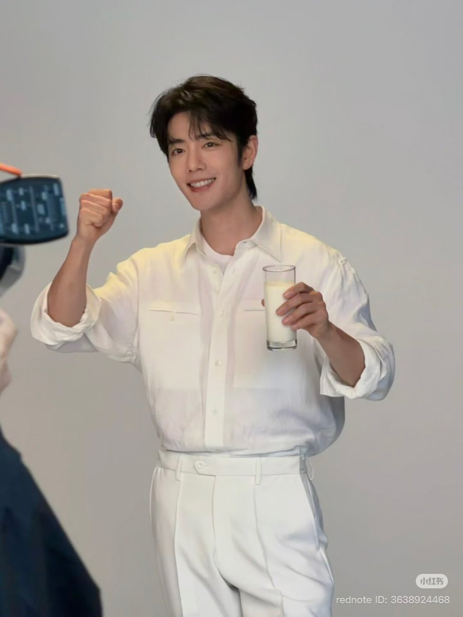 etherealdaytoy's tweet photo. he’s cheering for you today 📣 https://t.co/zrneJ2rC3N