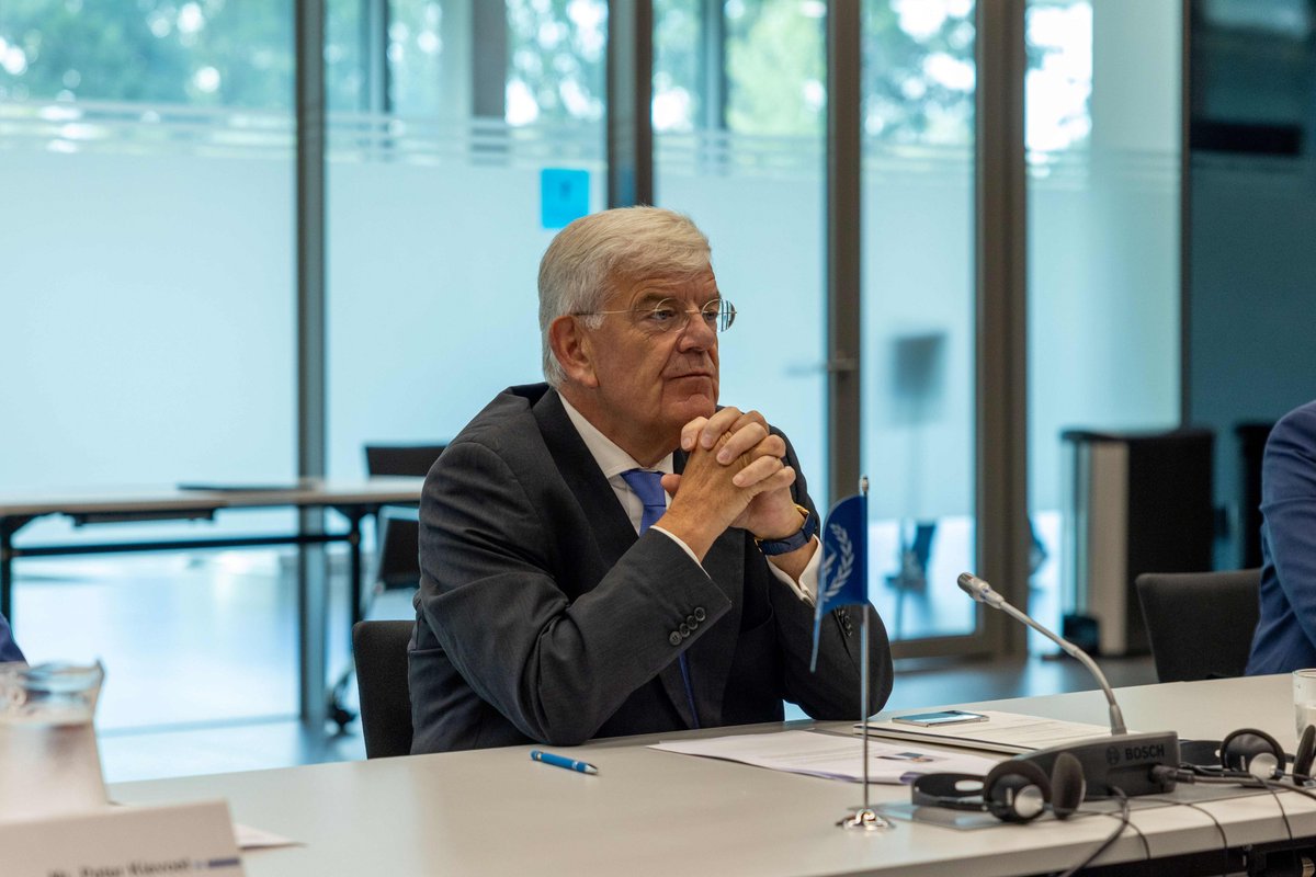 IntlCrimCourt's tweet photo. #BuildingSupport: #ICC Deputy Prosecutor Nazhat Shameem Khan met with the Mayor of The Hague, Jan van Zanen, during his official visit to the Court. @GemeenteDenHaag https://t.co/sA2X2ZRJ1l