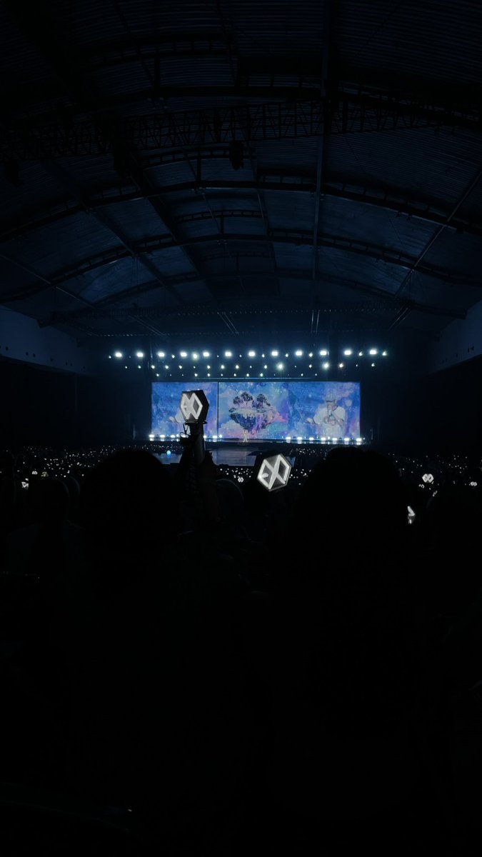 myloeybee's tweet photo. Baek lu concert lagi kapan dah, kangen ih :( https://t.co/4n7PuCDCQj
