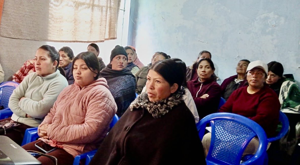 INIAPECUADOR's tweet photo. #Sucumbíos | A través de la Estación Experimental Central de la Amazonía, capacitamos a 30 mujeres emprendedoras de la parroquia El Playón en "Poscosecha, parámetros de calidad y valor agregado: elaboración de chocolates y bombonería". 🍫 https://t.co/i3vPy7Utfp