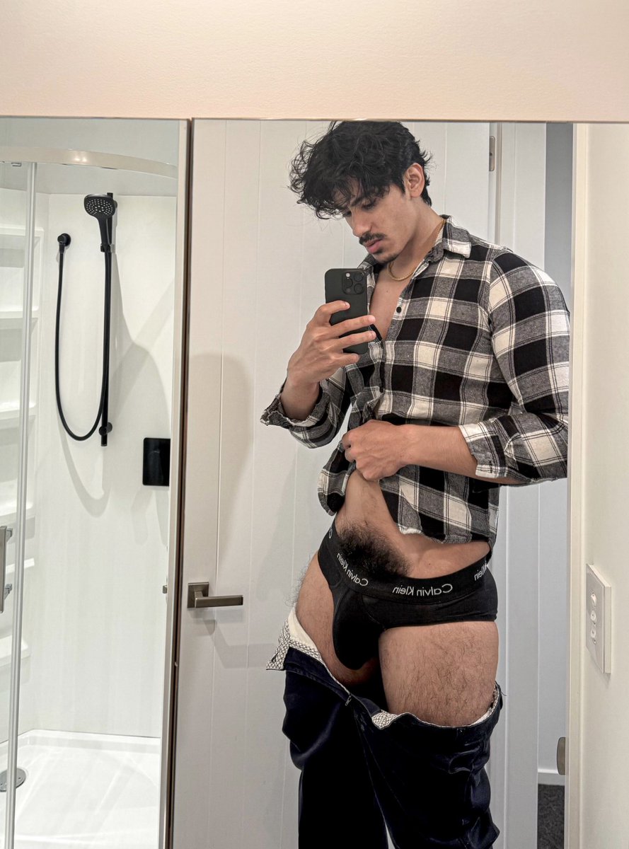 Marinxsc1b's tweet photo. Can you all agree this dude so hot 🔥 🥵 😍 https://t.co/H2ud36kwV5
