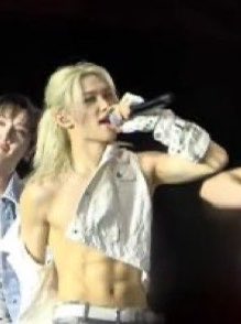 rebirthspiritXL's tweet photo. Well, at least you need to work better on your 🍫start with that 💪🏻fighting
#FELIX #FelixEffect #animaltwt https://t.co/EuVJKkJ6qy