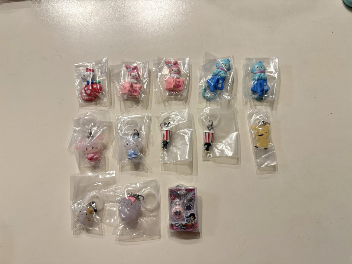 _ks_03_'s tweet photo. めじるしアクセサリー ガチャガチャ 交換
サンリオキーリングハンガー けろけろパーティー ヨッシーめじるしアクセサリー 妖怪ウォッチ リルアラモード

【譲】画像1.2枚目

【求】画像3枚目
ヨッシー めじるしアクセサリー＞それ以外

郵送での交換📮
お気軽にお声掛けお願いいたします。 https://t.co/5kUMtexoSw