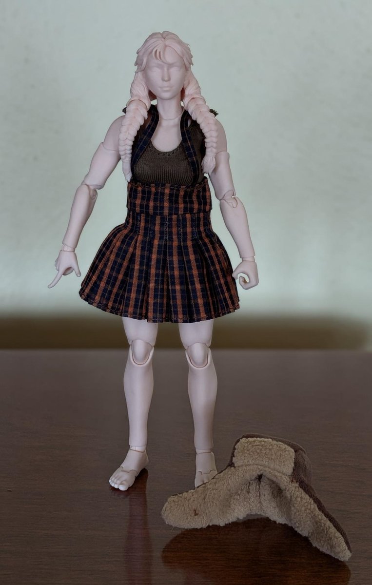 ToddManyNumbers's tweet photo. KAI LAB Gingham Brown Skirt Kit on a NOTTAA blank.  
I knew when I ordered, it was for the Fury body but I've yet to get ahold of one.  

I think the bodysuit &amp; skirt fit fine but the hat is too big on her.  

Scale pics w/ ML Medusa &amp; Figuarts Reze.  Last pic is from Kai Lab. https://t.co/Ok77ZkW0o3