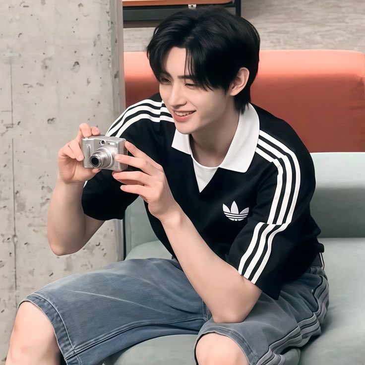 _greentreefrog's tweet photo. what abt podcaster jyun and sports influencer h00n meet during an interview session on jyun’s personal ytube channel and they fall in love behind the scenes https://t.co/1RYIckBzt1