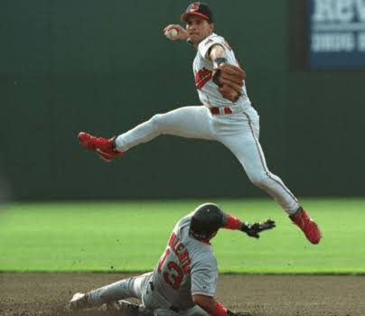 TimothyJRathbun's tweet photo. The best ever at SS: @VizquelOmar13 https://t.co/yiFjI94ujf