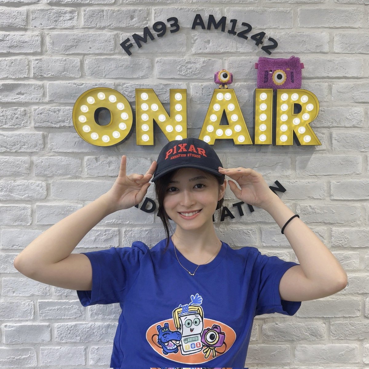 2Nogivederci's tweet photo. 【ワールドカップを見てサッカーの面白さを知る井上和】

#乃木坂46ANN

スポーツの話しましょう。
私、スポーツには疎かったんですけど、サッカーに興味を持ちはじめまして。

これから見守って行きたいなと、知識をそれなりに得たので少し分かってきたタイミングではあったんですけど、この1週間で日本代表のワールドカップは終わってしまいました。。悔しい。

最後のブラジル戦は次の日に大事な事があったので2時には起きれず。
起きてすぐやったのはDAZNをタブレットで開いて見させていただきました。

やっぱりゴール決めたときはめっちゃ嬉しかった〜

2-1で悔しい結果になりましたけど。。

ゴールキーパーのザイオンさん？が凄すぎて。

(試合中の)解説を聞いててもわからないことが多いんですけど、本当に何も分からないんですけど、ゴールキーパーのザイオンさんが本当に凄いって事は素人の私でも分かって。

何度も何度もボールを止めるシーンがあったじゃないですか。

ザイオンさんがちょんと触ってポールに当たって外れた時にスゲーって思って。

メンバーでは無いんですけどマネージャーさんにサッカーをやられていた方がいまして。前日に予想とオススメチャンネルをオススメしていただいて。

(結果的に)予想は合ってはいなかったんですけど、靴がピンクの理由を教えていただいたんです。

私はピンクの靴って可愛いなって思っていたんですよ。私は持っていないからさ。

サッカー選手の方々は可愛い靴履くんだなぁって。

しかもザイオンさんはグローブもピンクで。

普通に好みだと思ってました。

テンション上がるのがピンクなんだなって。やっぱりテンション上がるよなって。

サッカーという競技の面白さは理解できたのでワールドカップもまだ終わらないですから見れたらいいなと。

#乃木坂46