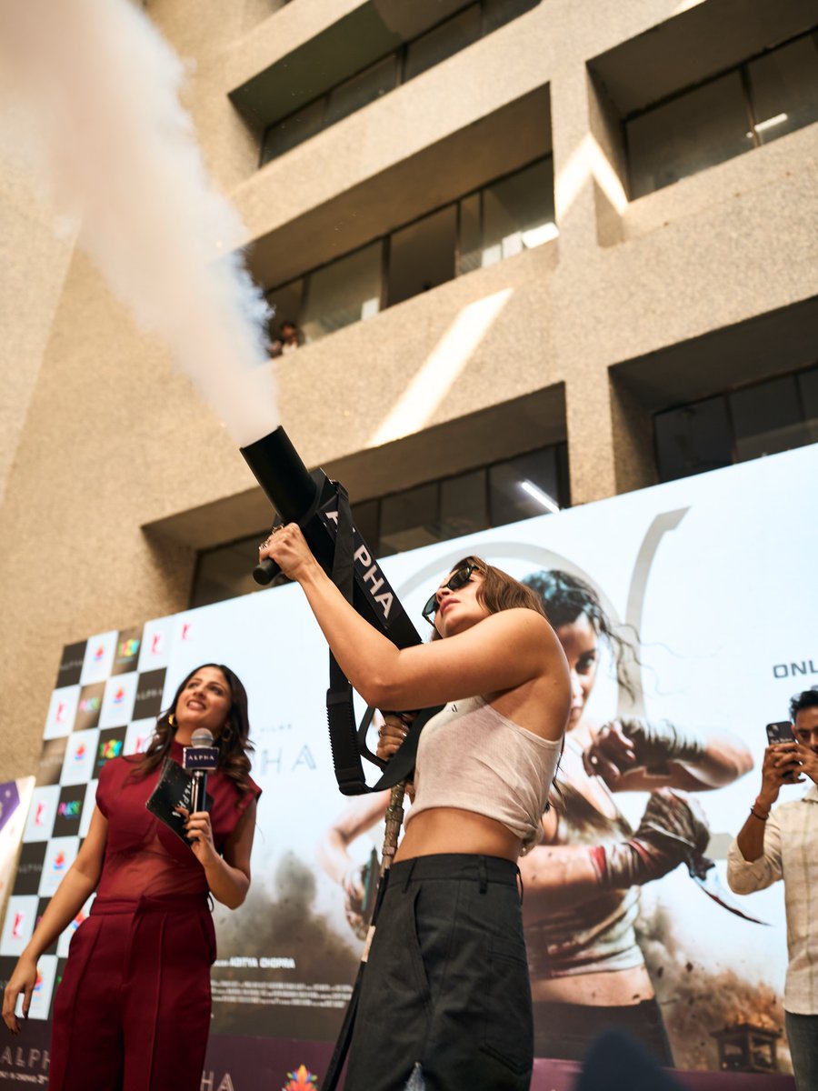 filmfare's tweet photo. #AliaBhatt shares moments from the #Alpha promotions in Ahmedabad, and we're here for every frame. ❤️

#Celebs https://t.co/cfxjNL1o5C