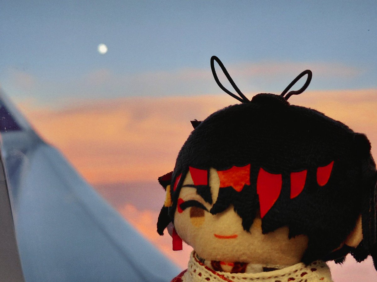 cerulea04_sy's tweet photo. Fly me to the moon 🌕✈️
#VoxAkuma
徬晚的飛機
日本一直下雨所以沒有什麼機會周圍走 不過每餐都有給他拍照 之後看看能不能弄一個plog��來yipee https://t.co/vnlQ6UKGKW