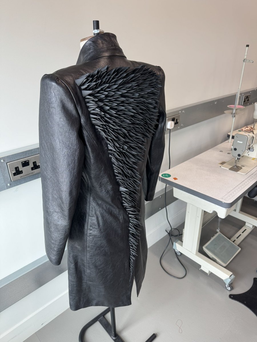 noweiweii's tweet photo. look 1 development for my final collection at fashion school https://t.co/qxH1FYrQUu