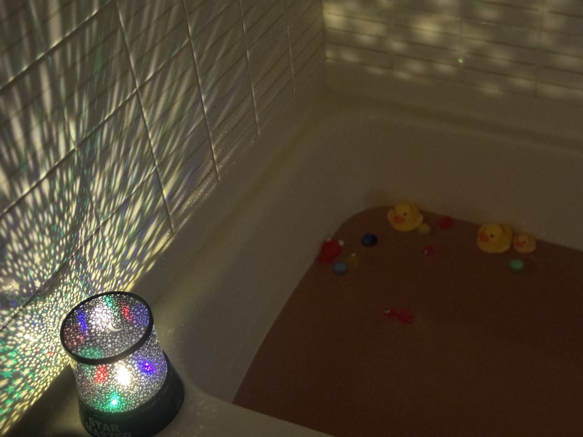 iptuzqe's tweet photo. 今日のお風呂は🛁🫧🫧
ちょっと楽しい🔫💦😆🐥🐥🐥🍍⛱️ https://t.co/wneFoyGXZH