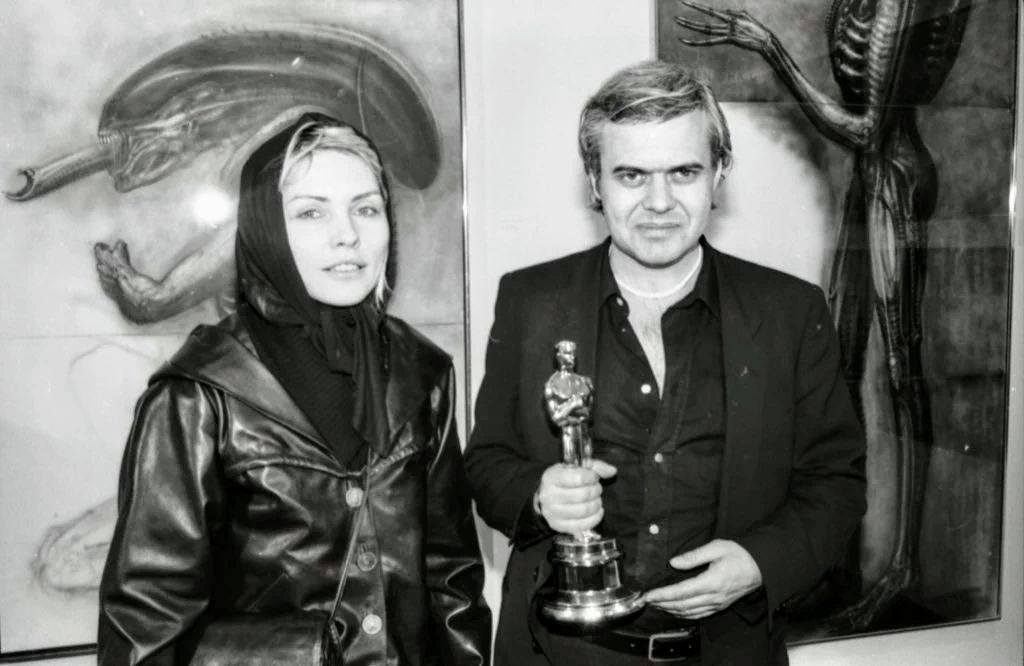 philippecarini's tweet photo. Happy Birthday Debbie Harry
#HRGiger , Oscar et Alien.
Hansen Gallery, New York 1980.
@SchnockRevue @AvPOdysseyDB
@sdedition @RuizVidal7 @so_contrary https://t.co/gA6rC6CE5o