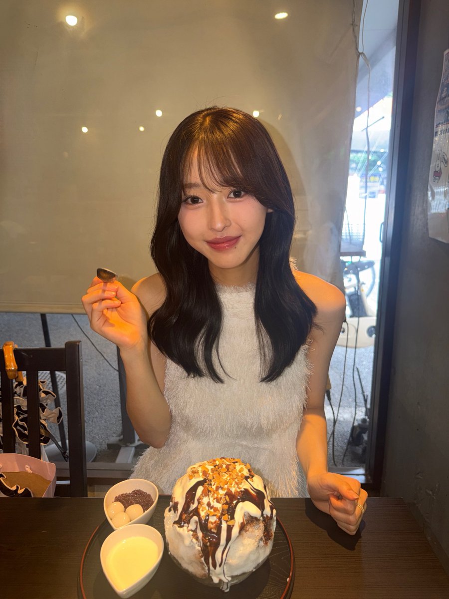 nonnon_rinon's tweet photo. やーと今年初のかき氷食べたよ🍫おいしっ！の顔 https://t.co/MDObBI9sER