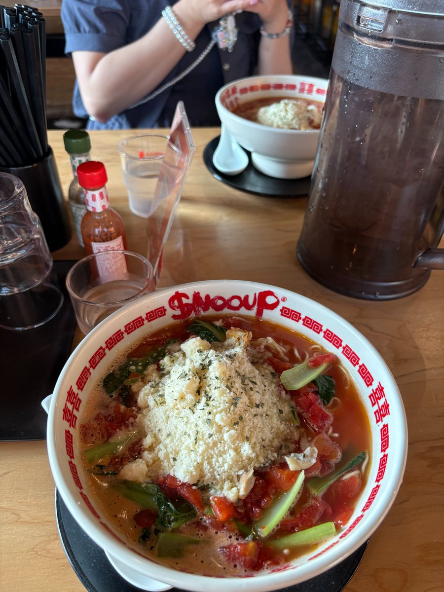 EOR_9cp_42's tweet photo. ホテルで運動した後のトマトラーメン
五臓六腑にしみる https://t.co/999Q074wpD