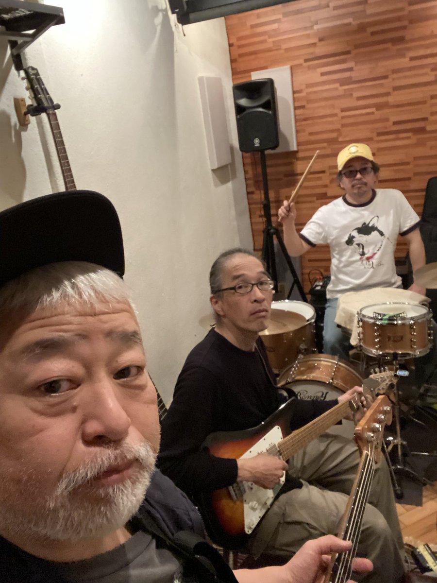 fuyujitakuu's tweet photo. 【ホンクツアー大阪編が本日「靴音まで」に転生しました】

▼8/23（日）大阪北浜 雲州堂
『靴音までメロウにvol.72』

東京ローカル・ホンク
冬支度

BGM選おおいしけいすけ
開場18時
開演18時30分
予約3,000円／当日3,500円
（共に1ドリンク代600円）
予約等詳細
https://t.co/bktU2VgkOb https://t.co/hWcmziES3z
