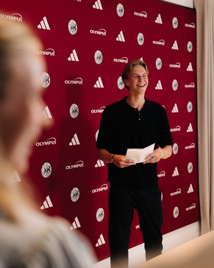 AFCAjax's tweet photo. Congrats on signing your first professional contract, Miles Aalbersberg! βοΈβ¨
#ForTheFuture