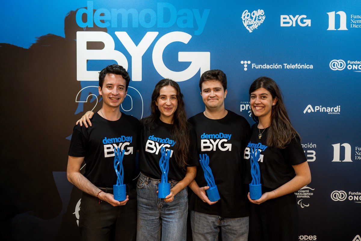 fundacionTef's tweet photo. Creemos en el talento joven cuando tiene un propósito. 💙

Ayer participamos en el Demo Day de #BYGSocialChallenge2026, una iniciativa que impulsa soluciones innovadoras a grandes desafíos ecosociales.

Mariela Canessa, del programa de Acción Social y Voluntariado de Fundación Telefónica, formó parte del jurado.

¡Enhorabuena a todos los participantes! 👏

Si quieres leer la noticia completa, la tienes en nuestra web: https://t.co/oRUw3oCGtQ