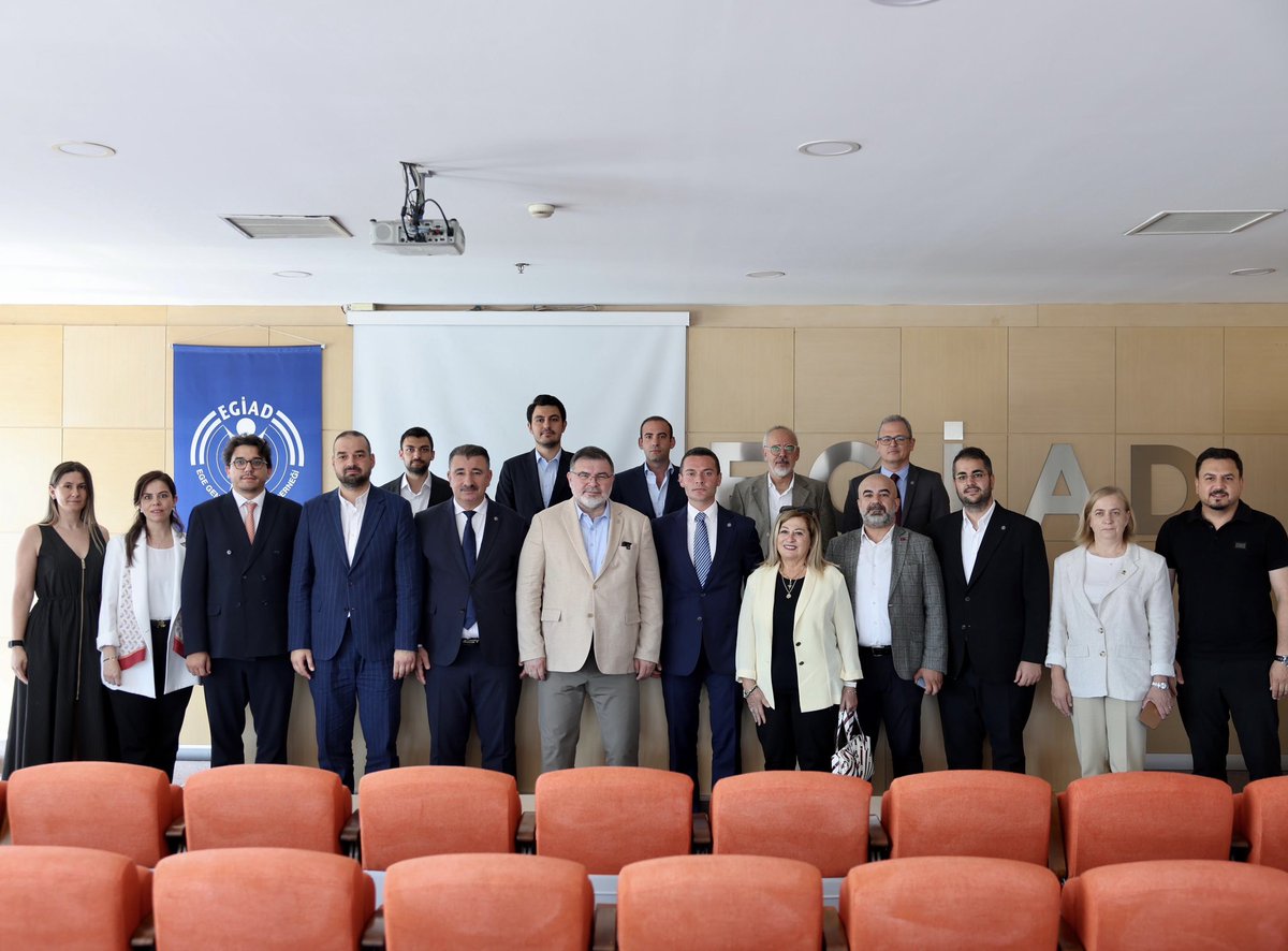 Bilalsaygili's tweet photo. İzmir’imizin ekonomik dinamizmine yön veren önemli sivil toplum kuruluşlarından EGİAD’ın (Ege Genç İş İnsanları Derneği) Yönetim Kurulu Başkanı Sayın Muhlis Kaan Özhelvacı ve yönetim kurulu üyeleriyle bir araya geldik.

Nazik ev sahiplikleri dolayısıyla Sayın Muhlis Kaan Özhelvacı’ya ve EGİAD ailesine teşekkür ediyor, çalışmalarında başarılar diliyorum.