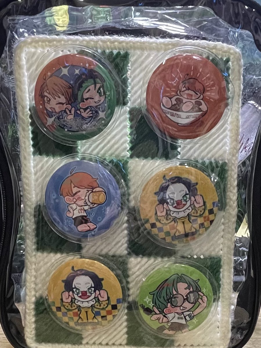 BrasstubaN's tweet photo. ぬいぐるみポーチを購入し、缶バッジ付ける板を作り、なんやかんやして完成！！✨️👏🏻
当日は写真撮れそうなとこでは撮りたいけど、他のお客さんの邪魔にならないよう持ち運ぶぞ…
げろぬいちゃん再再々販してください…🙏🏻🥹 https://t.co/7cpSjRUxBQ