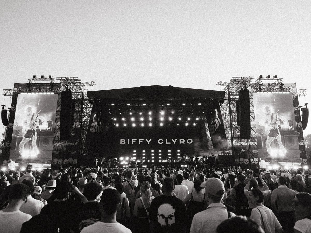 BiffyClyro's tweet photo. Thank you Czechia and @blud_fest for having us, loved every minute 🇨🇿

Photos by @tmpllnt https://t.co/XWQ00jYfr2