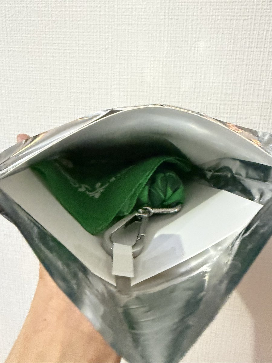 kjsb321's tweet photo. @jsb8knc コメント失礼します！
まだ岩田バンダナの交換先は見つかってないでしょうか？
まだ可能であれば明日会場で交換していただけませんか？ https://t.co/dqGk2Tdy9I