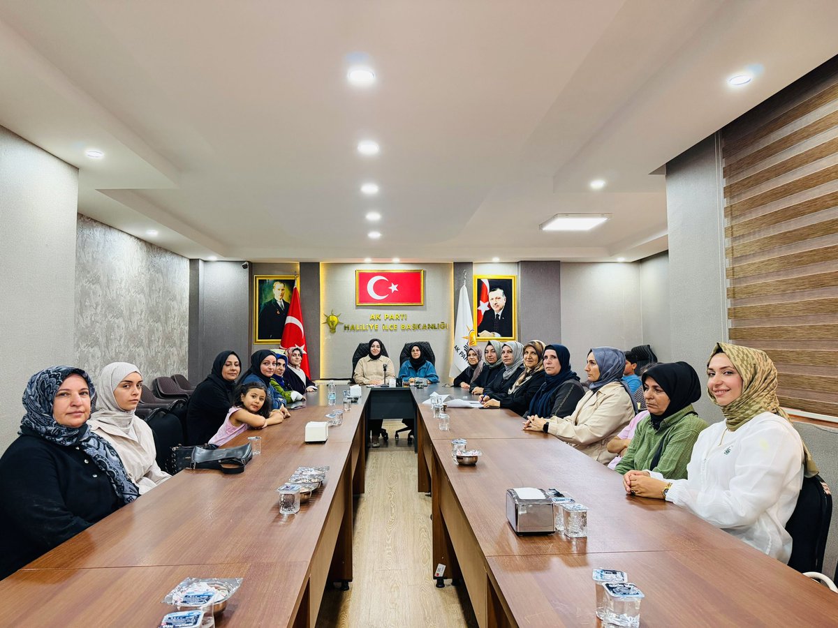 fatmaocak0663's tweet photo. 📍 Haftalık Olağan Yönetim Kurulu Toplantımız

AK Parti Haliliye İlçe Kadın Kolları olarak; İlçe Koordinatörümüz Hamide Hatun Cünnük’ün katılımlarıyla haftalık Yönetim Kurulu Toplantımızı gerçekleştirdik.

Teşkilat çalışmalarımızı değerlendirerek istişarelerde bulunduk, hedeflerimiz doğrultusunda kararlılıkla yolumuza devam ediyoruz.

 #AKParti #AKKadın #AKKadınHaliliye #Haliliye #Şanlıurfa #TürkiyeYüzyılı #Teşkilat #BirlikBeraberlik

@RTErdogan @abuyukgumus @tugbaisikercan @tulaykaynarca @bybekirbozdag @Akparti @AKKADINGM @milhamigunbegi @ZehraAy063 @mbagmanci63 @MDOGANSALAR_TR  @Hamidecnnk @akkadinsanlurfa @AkHaliliiye @AkHaliliyeKadin @akgenchaliliyee