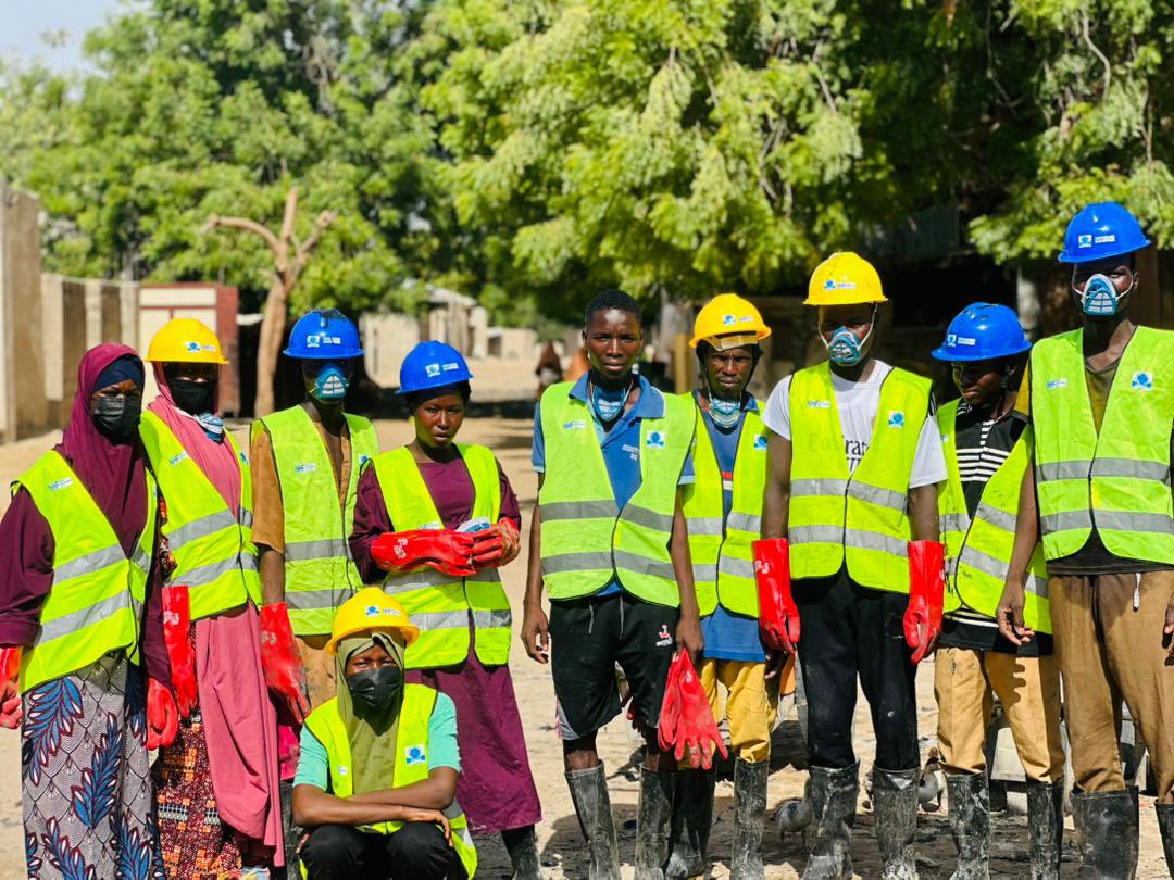 CHABASH_NG's tweet photo. Cash-for-Work activities are currently ongoing in Ajilari and Goni Kachallari, Jere LGA, through our Strengthening Community Economic Resilience Project, supported by @OCHANigeria via #NHF. The initiative promotes cleaner communities while creating livelihood opportunities. https://t.co/WucETRHICG