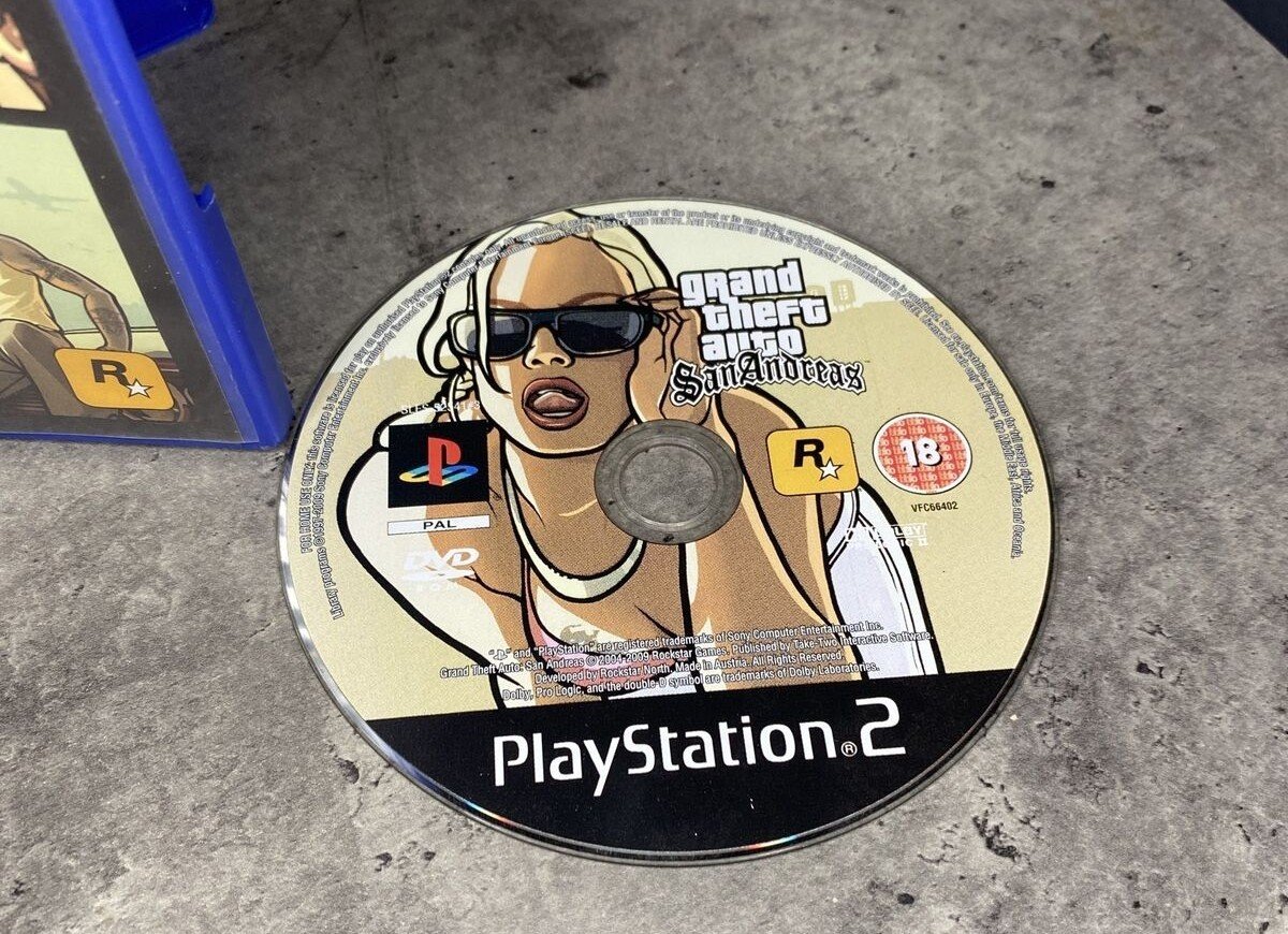 ivan_alexispy's tweet photo. QEPD A LOS DISCOS. La noticia más triste se acaba de confirmar, tantos discos de juegos coleccionados desde el PS1 al PS4 y todo eso muere a partir de 2028.

En una lamentable decisión para los consumidores, hoy anunció SONY que a partir de ese año dejara de producir juegos en formato físico para solamente dedicarse a la distribución digital.

O sea, termina de ser cierto que dejaremos ser dueños de los juegos que compramos, que mierda.